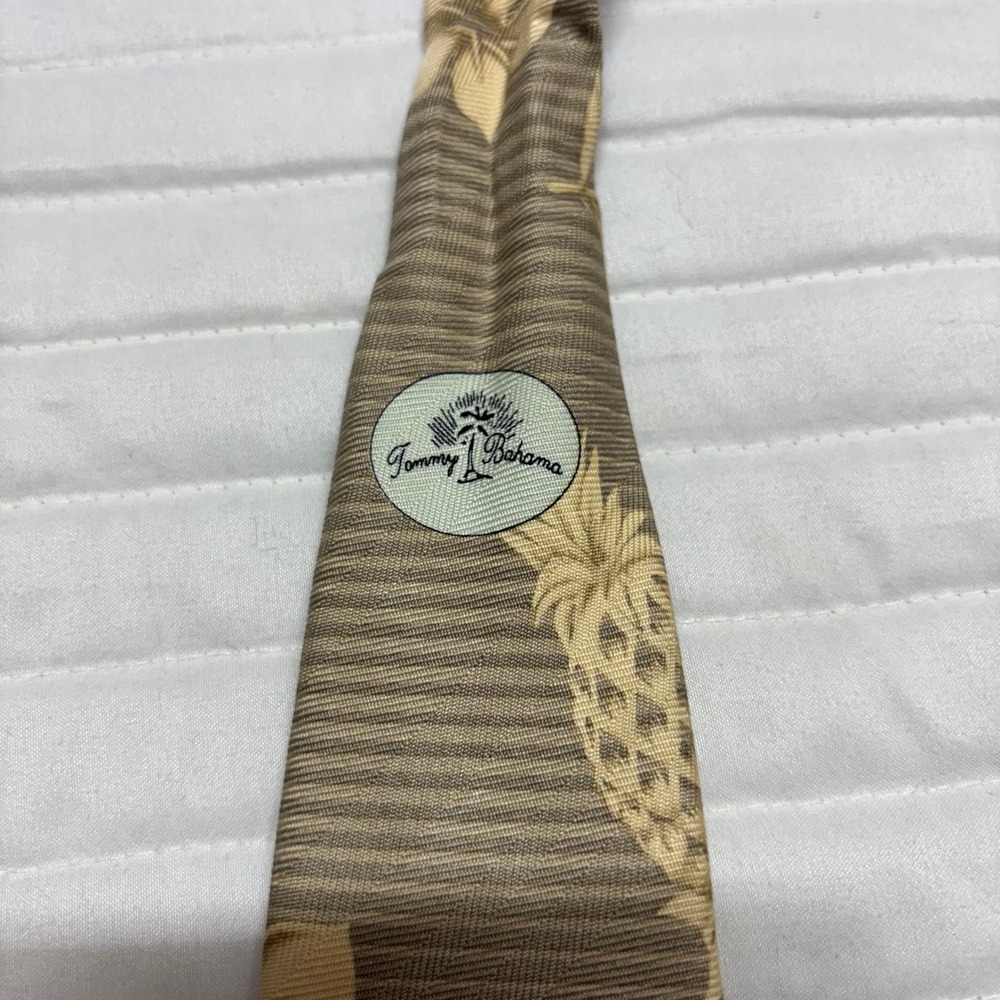 Tommy Bahama Mens Silk Tie Tan Brown Tropical Pineapple Hibiscus Floral 4 Inch - Picture 2 of 7